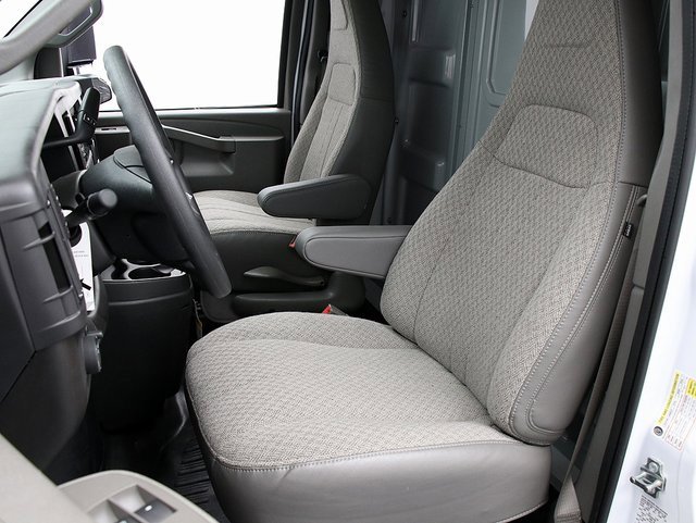 2025 Chevrolet Express Cutaway 3500 photo 4
