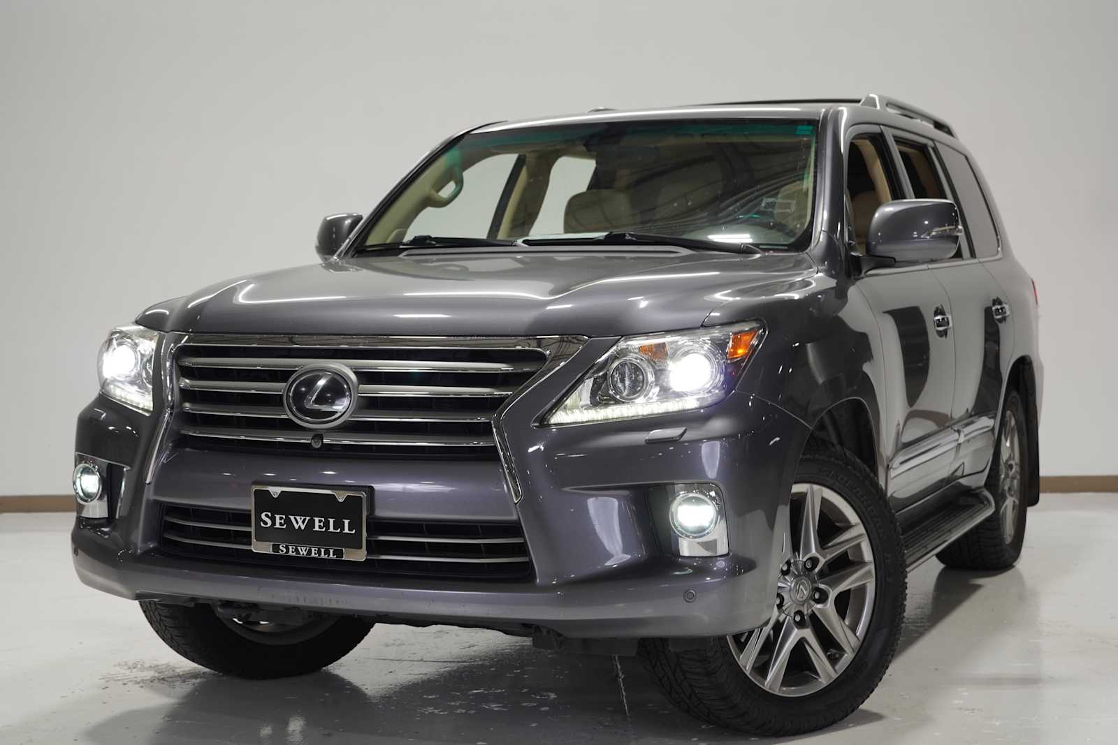 2015 Lexus LX 570's photo