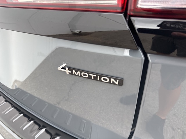 2025 Volkswagen Atlas Peak Edition SE photo 8