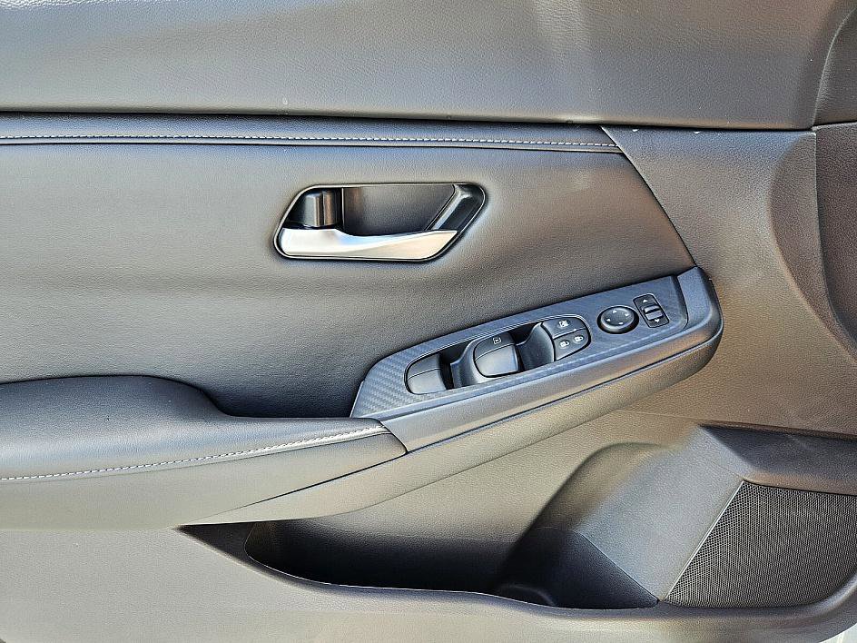 2025 Nissan Sentra SV photo 26