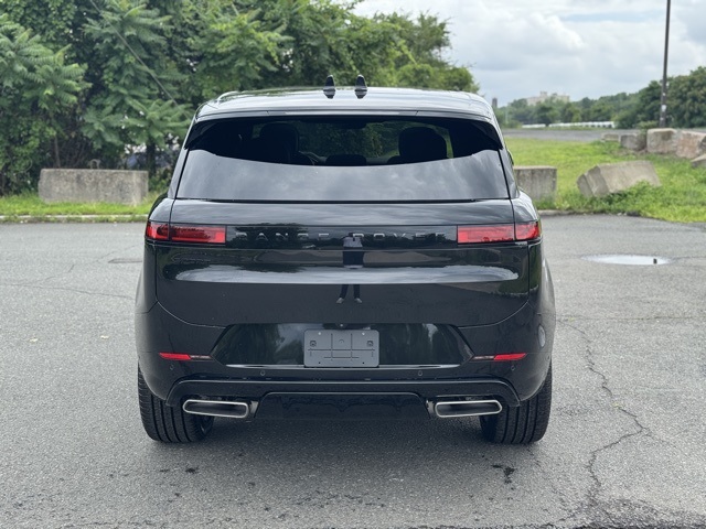 2025 Land Rover Range Rover Sport SE photo 4