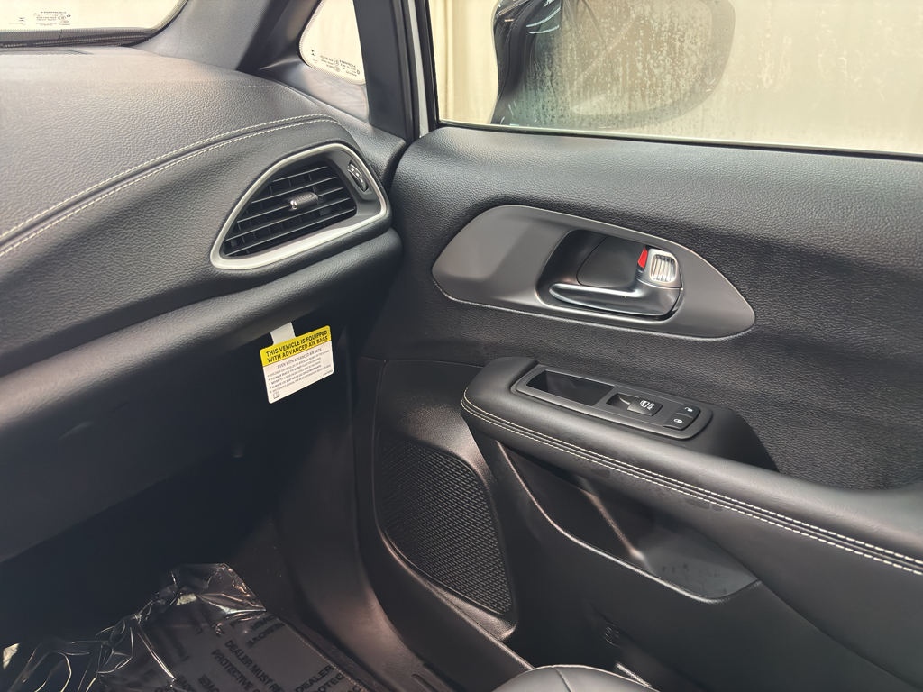 2026 Chrysler Pacifica photo 15