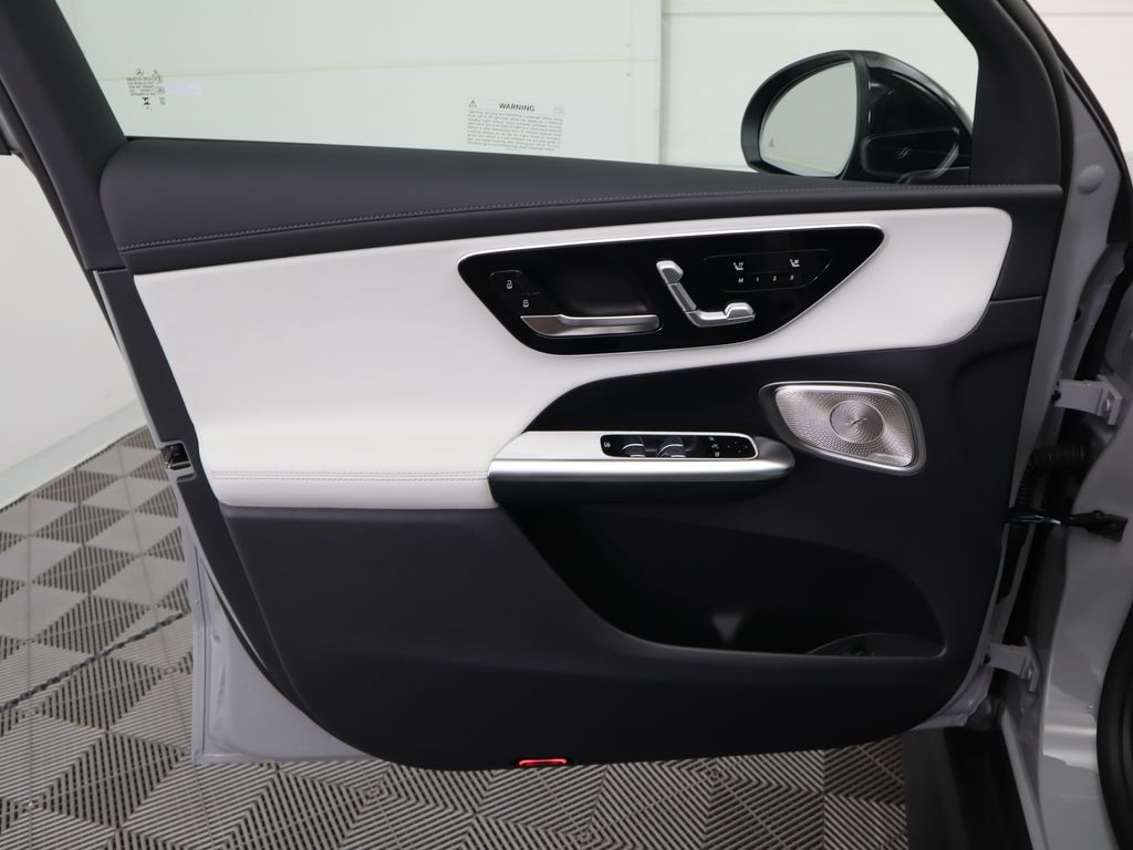 2026 Mercedes Benz GLC 300 photo 22