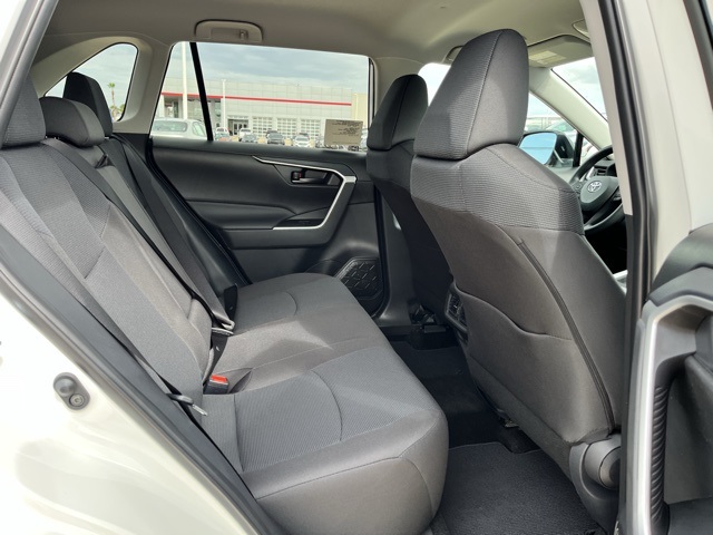 2025 Toyota RAV4 LE photo 16