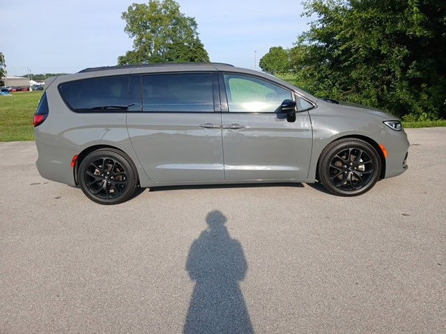 2025 Chrysler Pacifica Limited photo 6