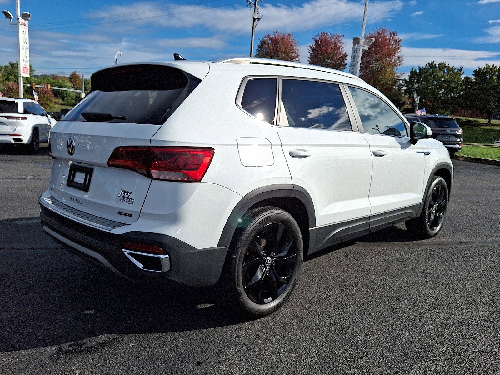 2023 Volkswagen Taos SE photo 4