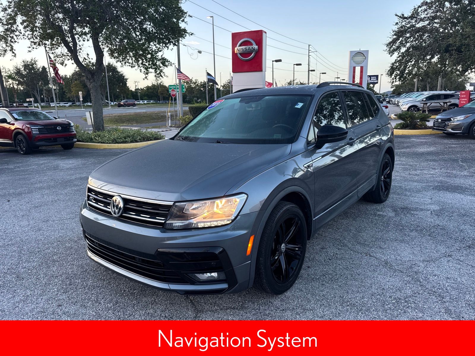 2019 Volkswagen Tiguan SEL R-Line photo 2