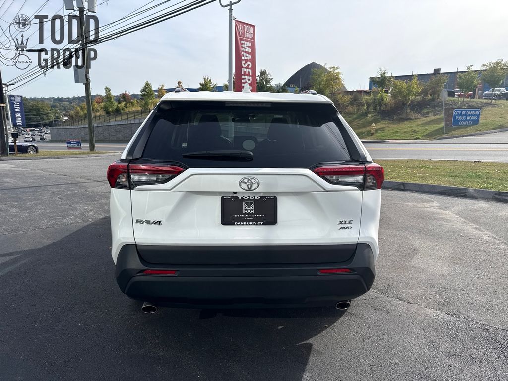 2023 Toyota RAV4 XLE photo 4