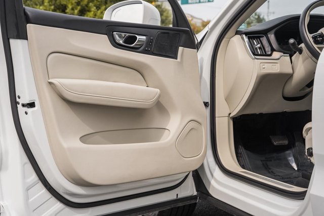 2021 Volvo XC60 Inscription photo 31