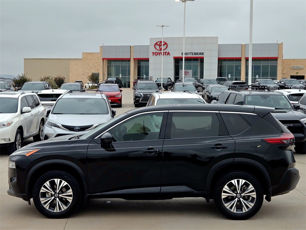 2021 Nissan Rogue SV photo 4