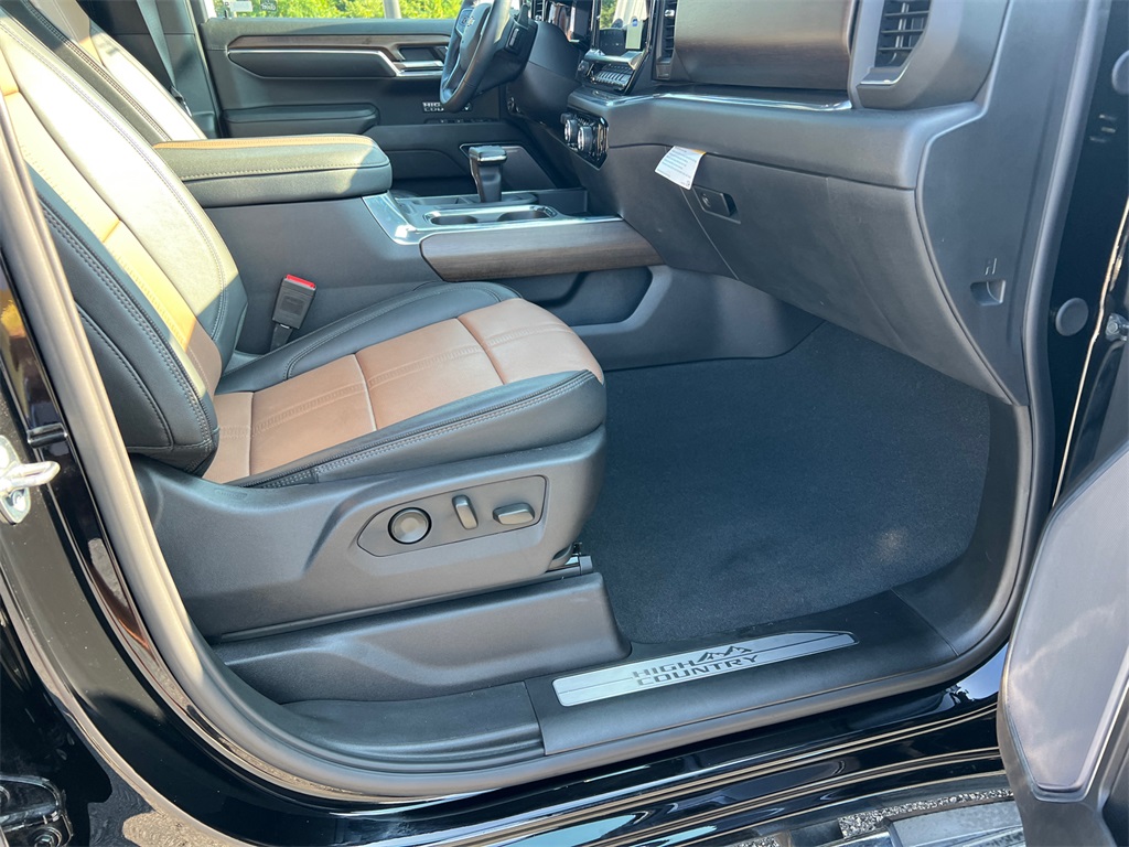 2024 Chevrolet Silverado 1500 High Country photo 11
