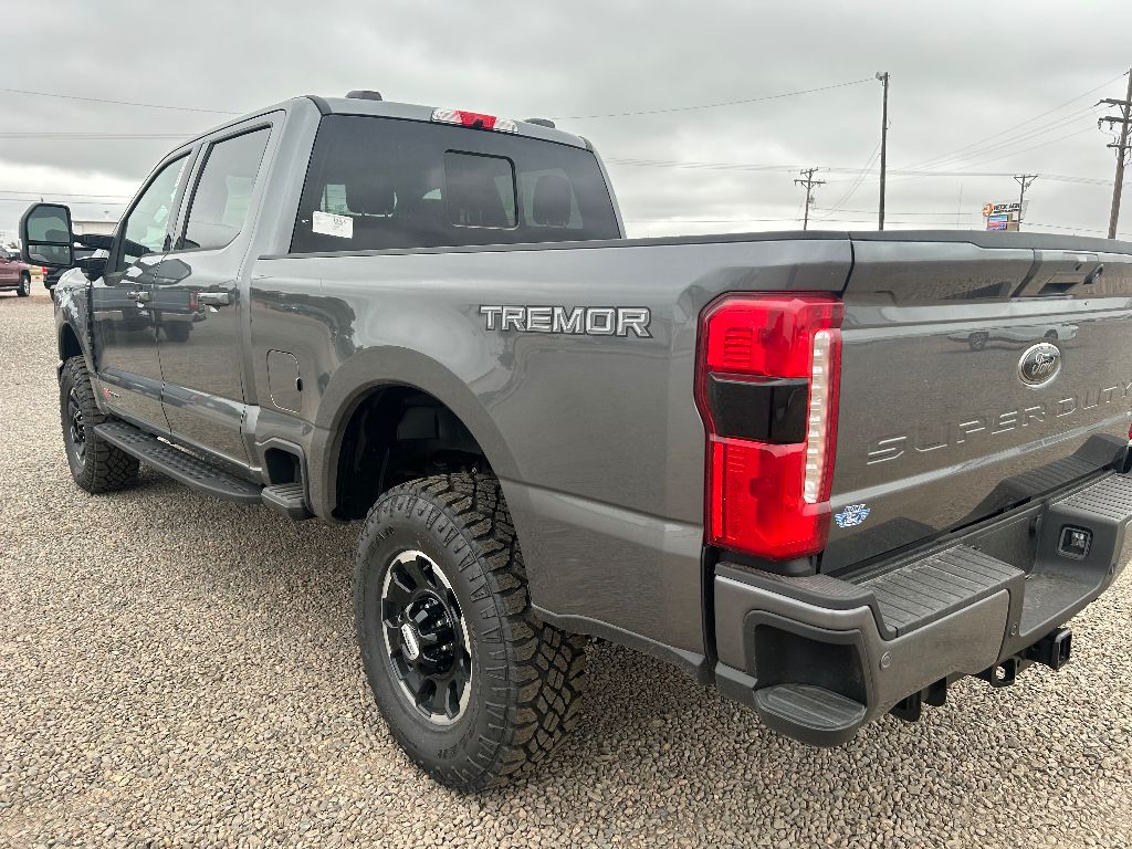 2025 Ford F-350 Lariat photo 4