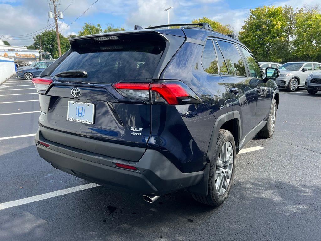 2023 Toyota RAV4 XLE Premium photo 5
