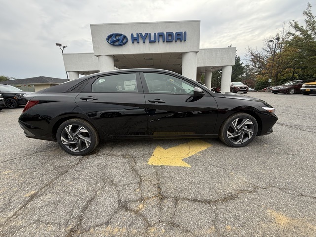 2025 Hyundai Elantra Hybrid SEL Sport photo 2