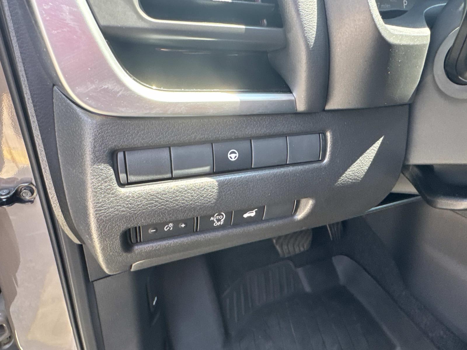 2025 Nissan Rogue SV photo 19