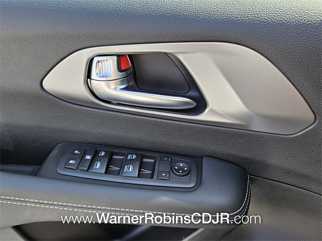 2025 Chrysler Voyager LX photo 28
