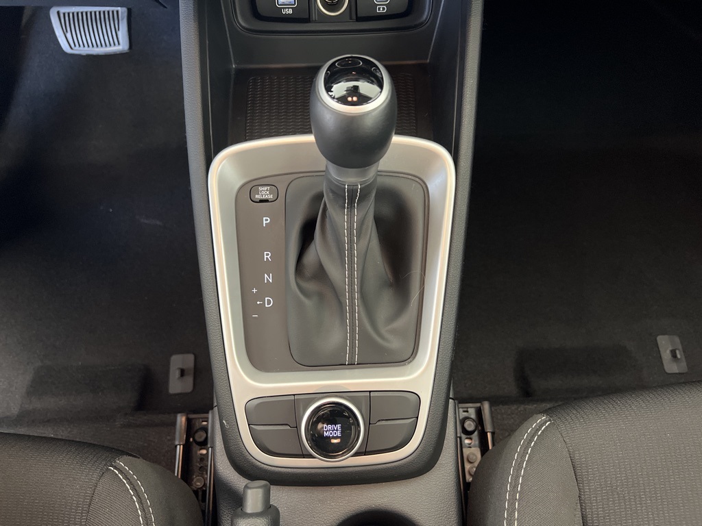 2023 Hyundai Venue SEL photo 10