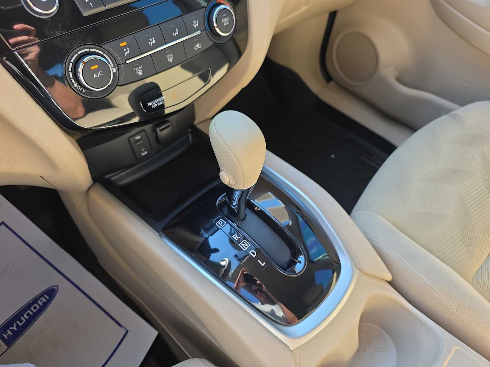 2015 Nissan Rogue S photo 15