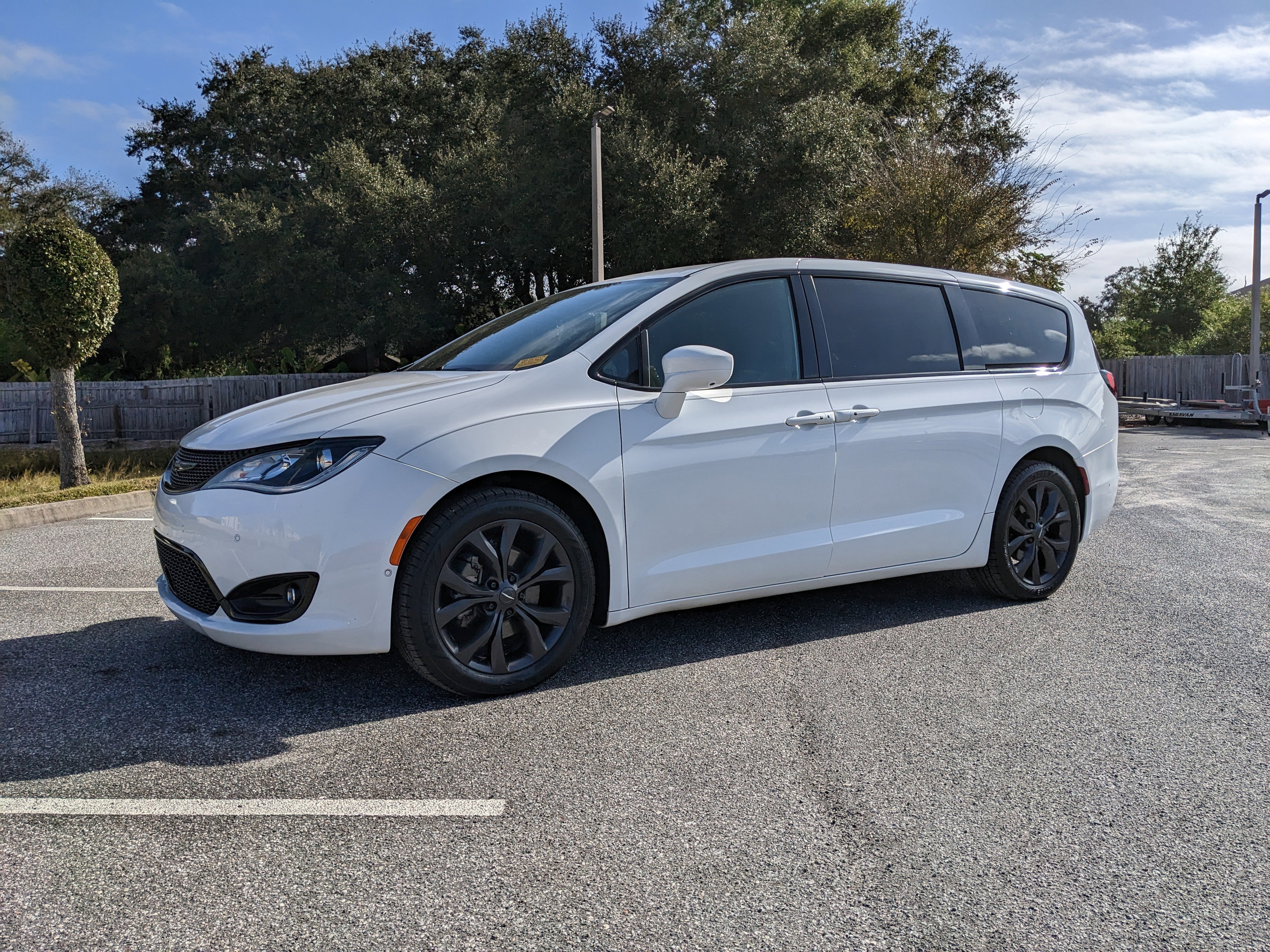 2019 Chrysler Pacifica Touring Plus's photo