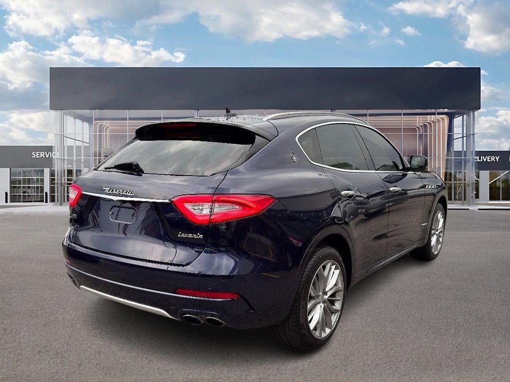 2018 Maserati Levante GranLusso photo 2