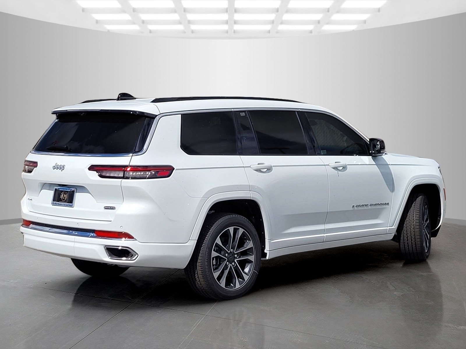 2025 Jeep Grand Cherokee Overland photo 4