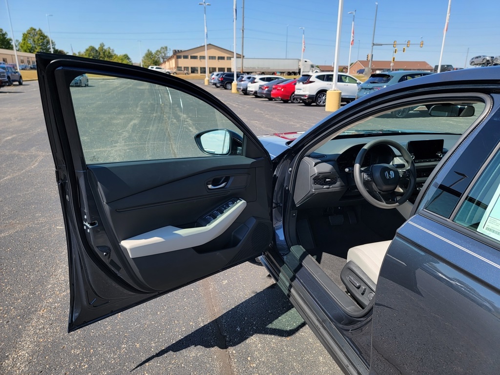 2025 Honda Accord SE photo 21