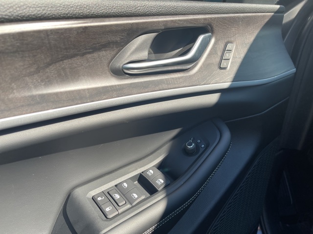 2025 Jeep Grand Cherokee Limited photo 8