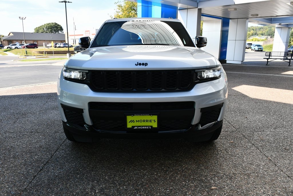 2024 Jeep Grand Cherokee Altitude photo 11