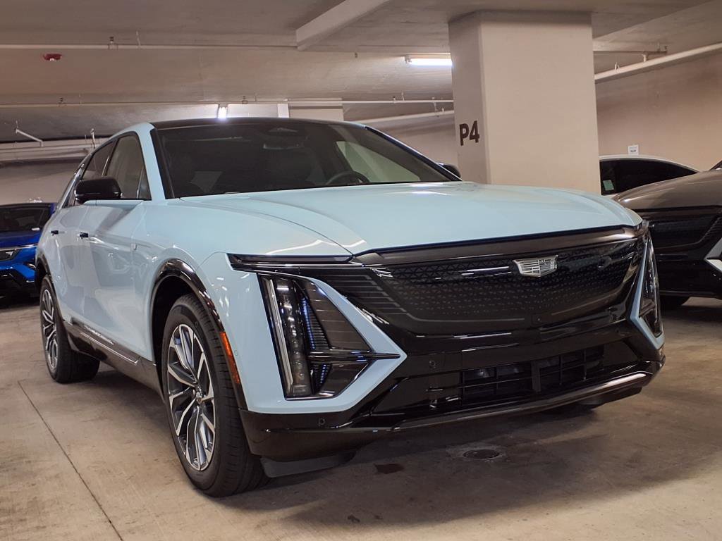 2025 Cadillac Lyriq Sport photo 3