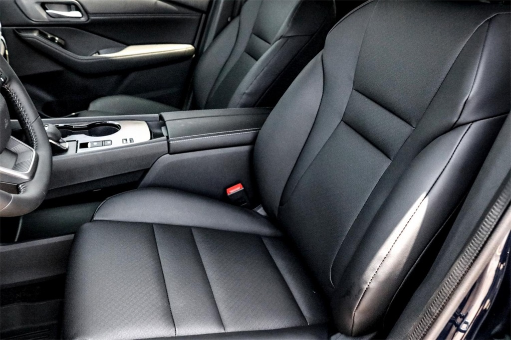 2025 Nissan Rogue SV photo 10