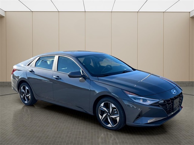 2023 Hyundai Elantra SEL photo 2