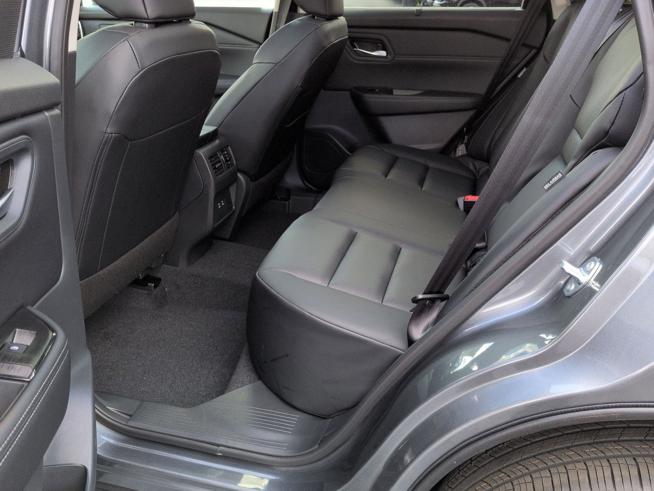 2026 Nissan Rogue SV photo 13
