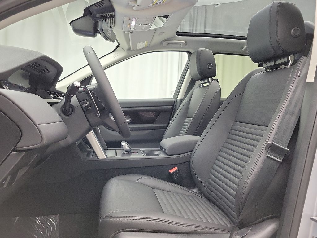2025 Land Rover Discovery Sport S photo 7