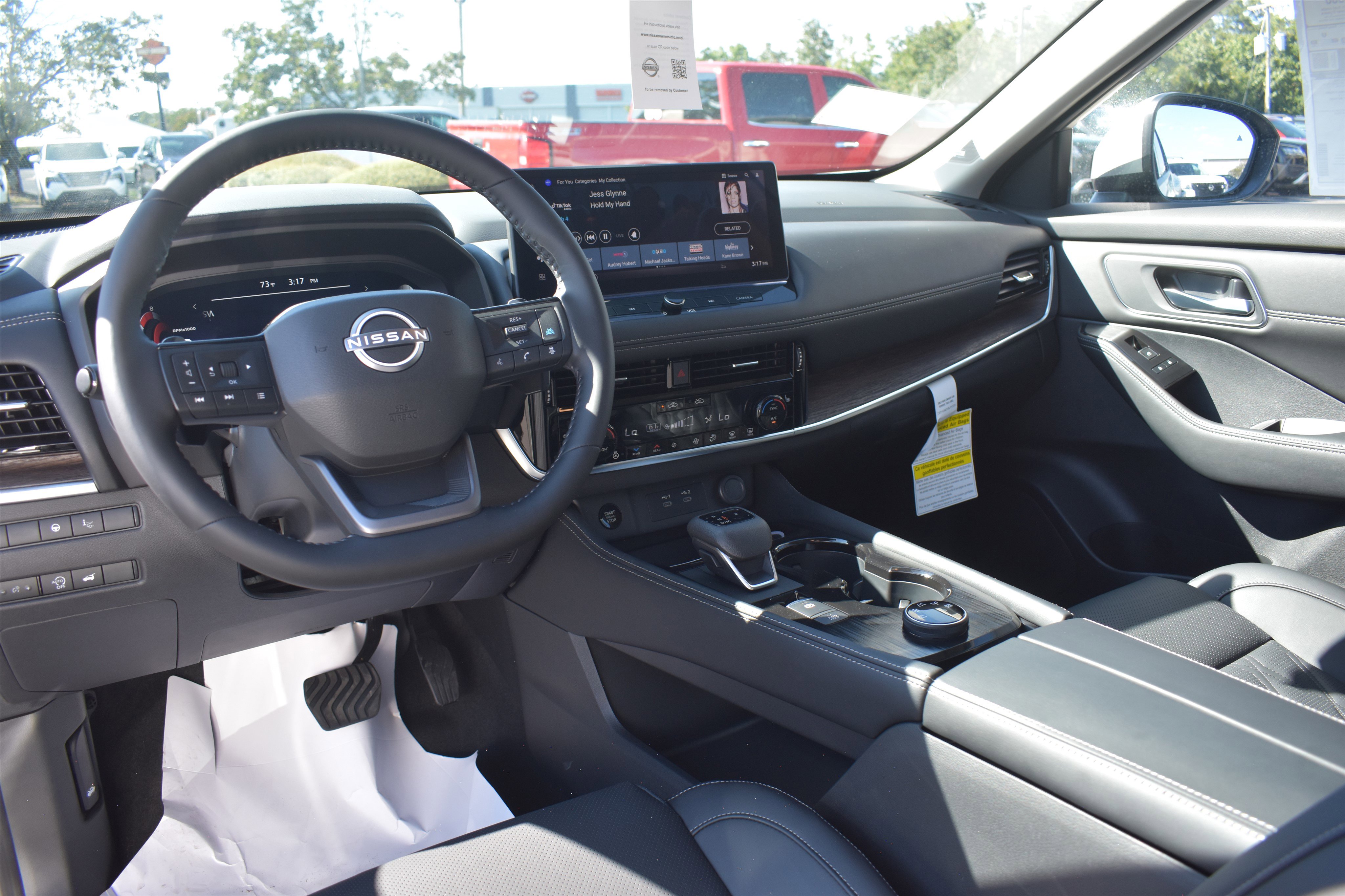 2026 Nissan Rogue Platinum photo 9