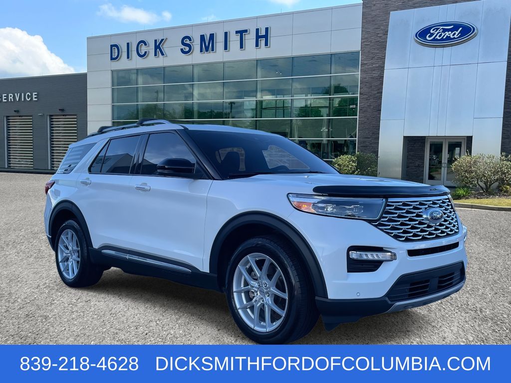 2022 Ford Explorer Platinum's photo