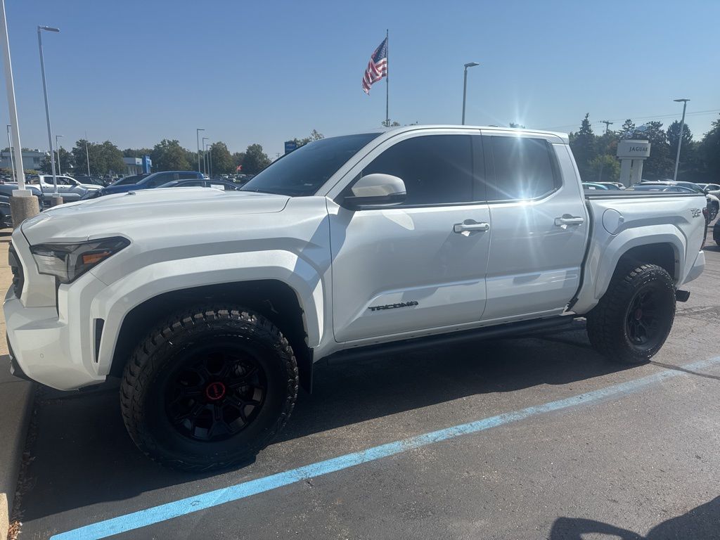2024 Toyota Tacoma SR5 photo 2