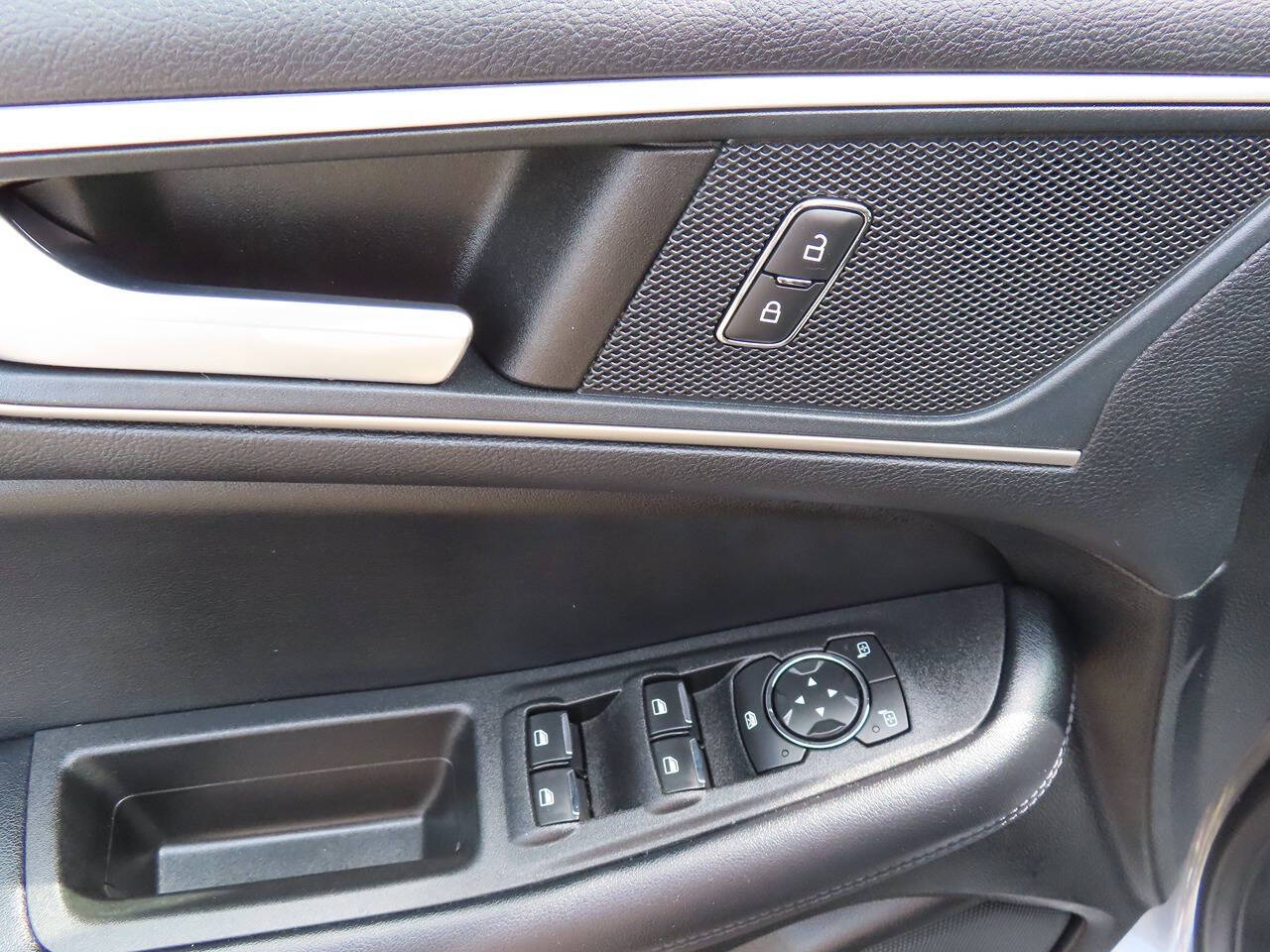 2022 Ford Edge SEL photo 12