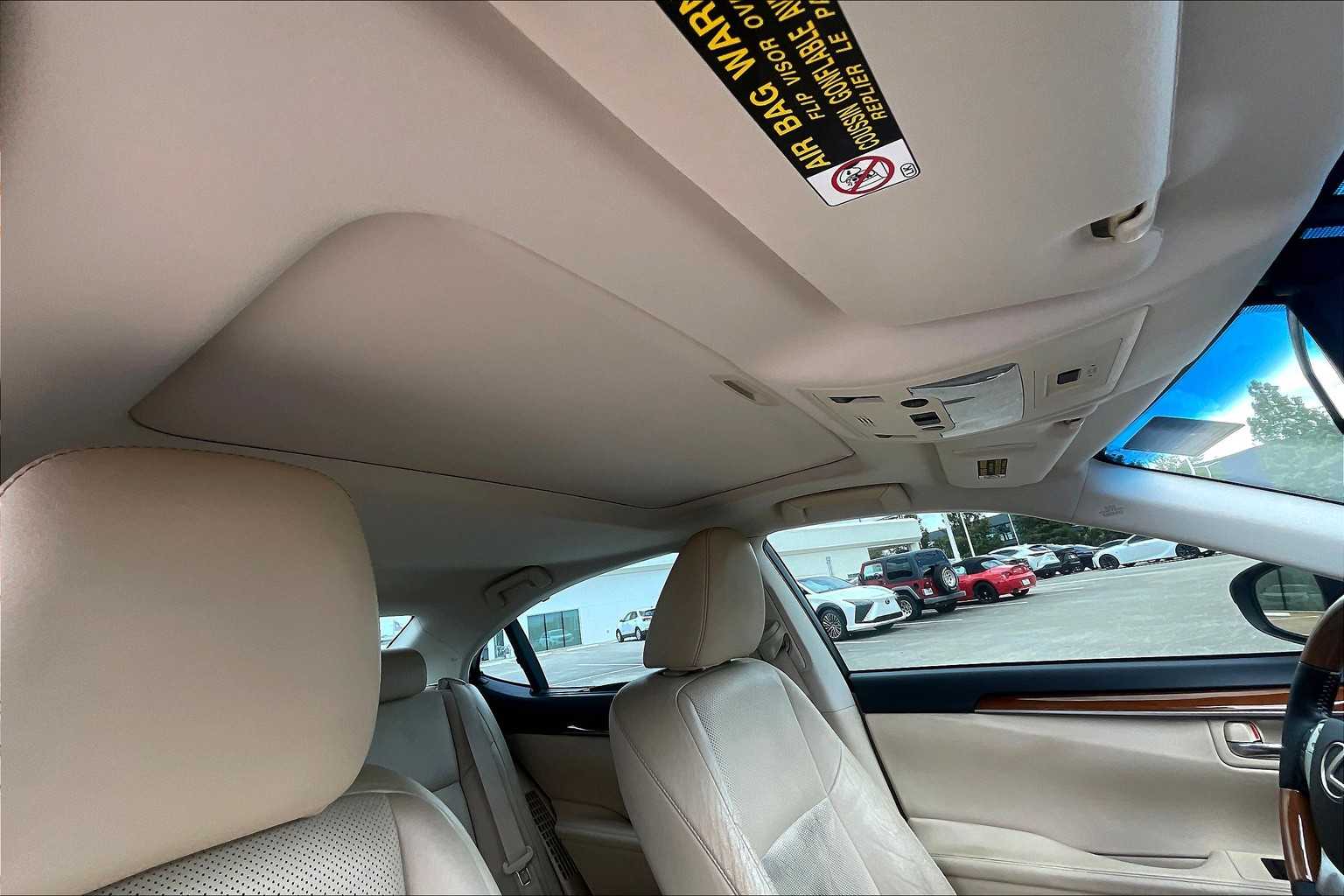 2013 Lexus ES 300h photo 11