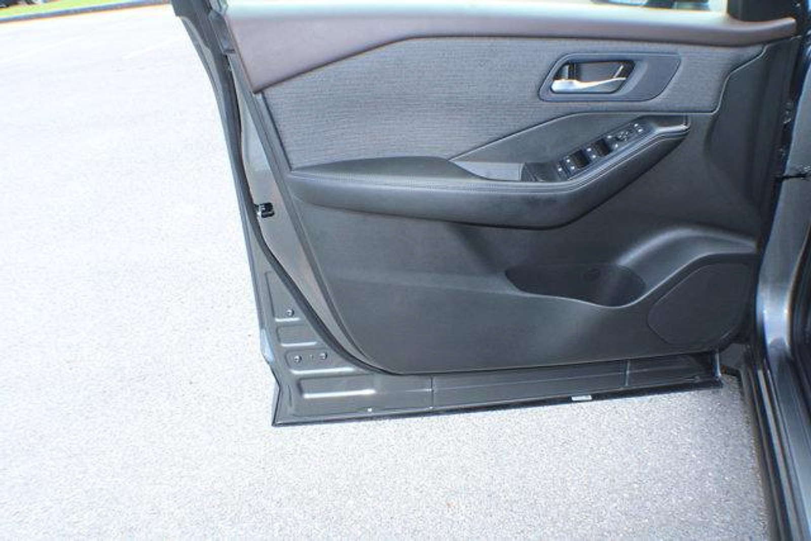 2023 Nissan Rogue SV photo 5