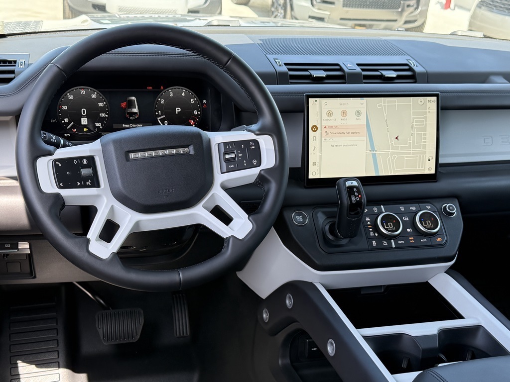 2025 Land Rover Defender 130 S photo 22