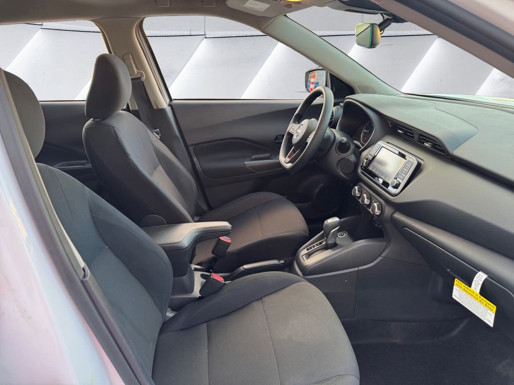 2024 Nissan Kicks S photo 13