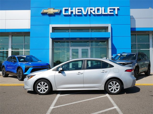 Used 2024 Toyota Corolla LE with VIN 5YFB4MDE2RP185682 for sale in Roseville, Minnesota