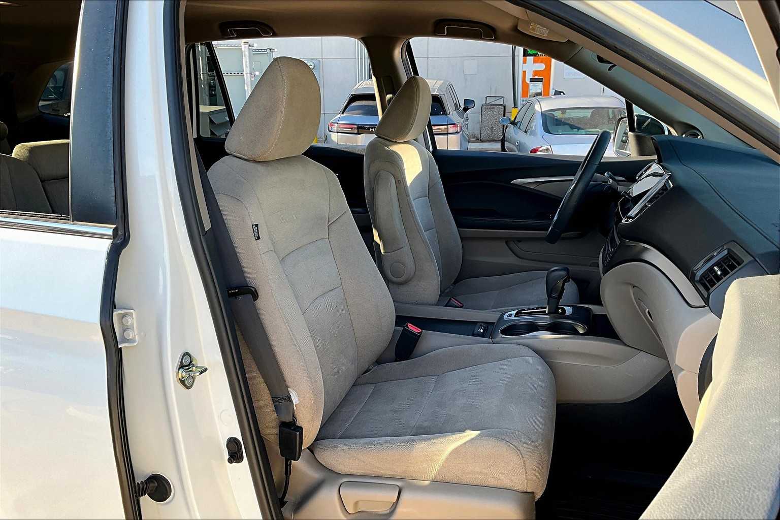 2020 Honda Pilot EX photo 8