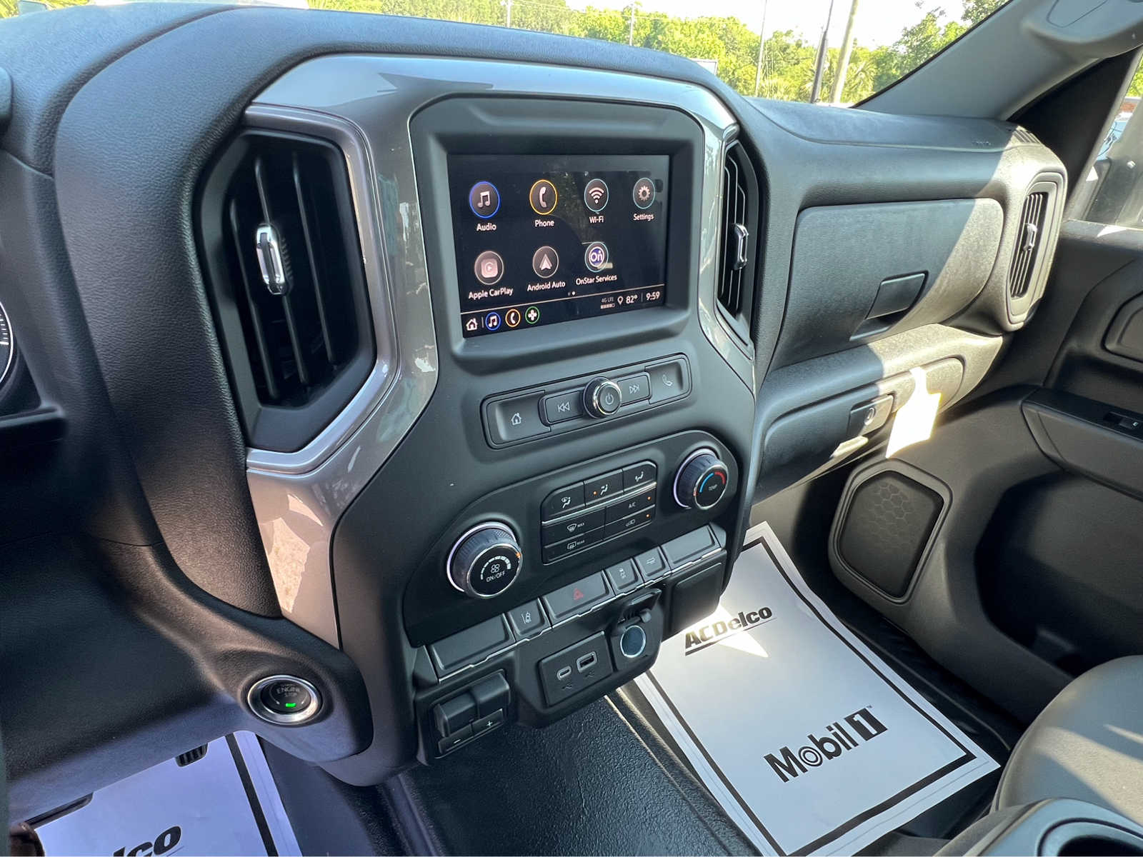 2024 Chevrolet Silverado 2500HD photo 3