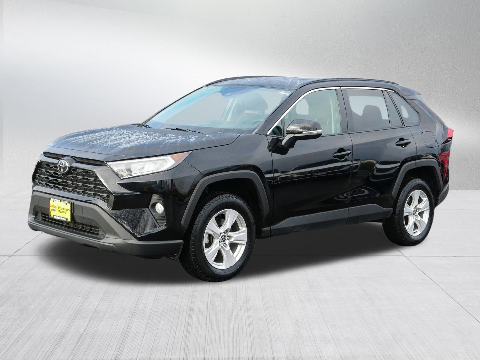 2021 Toyota RAV4 XLE photo 2