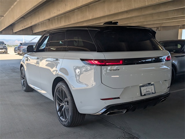 2025 Land Rover Range Rover Sport SE photo 4