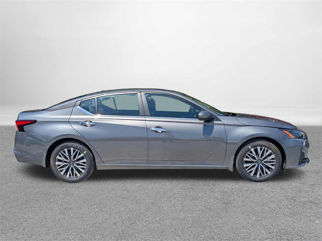 2025 Nissan Altima 2.5 SV photo 2