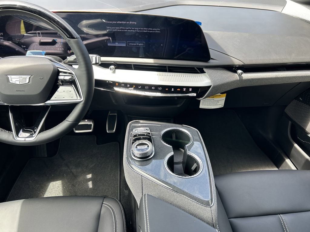 2025 Cadillac Optiq Luxury photo 12