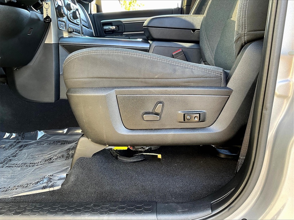 2021 Ram 1500 Classic Warlock photo 25