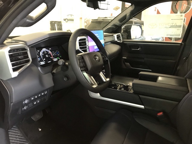 2025 Toyota Tundra Platinum CrewMax photo 9